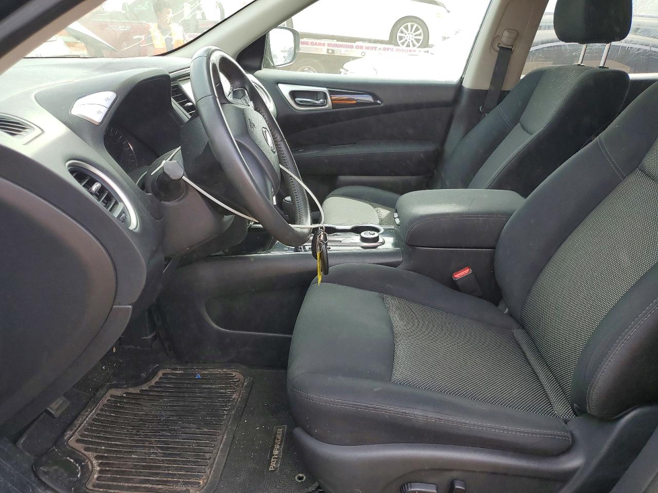 Nissan Pathfinder Sv