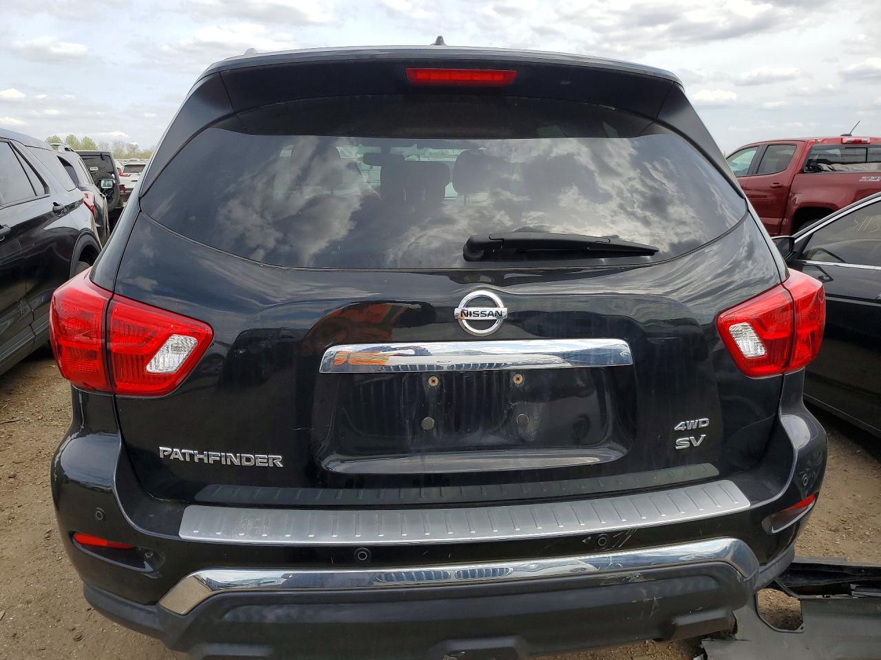 Nissan Pathfinder Sv