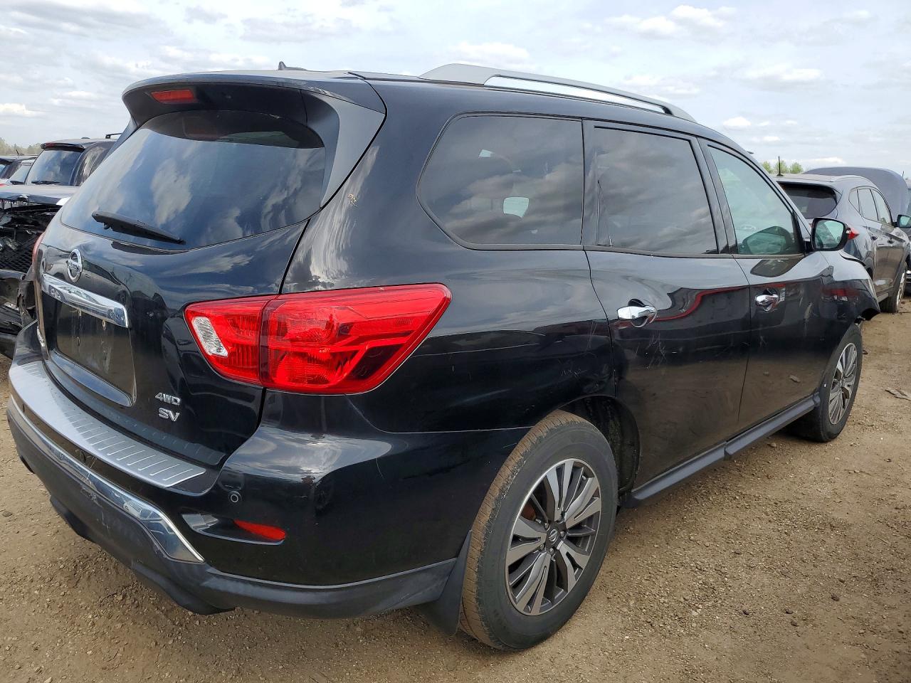 Nissan Pathfinder Sv