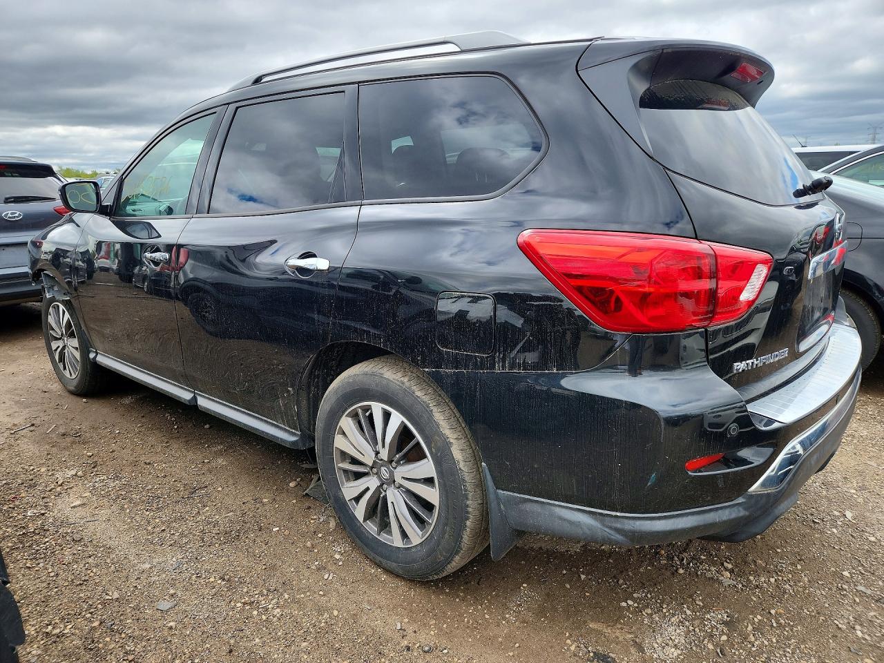 Nissan Pathfinder Sv