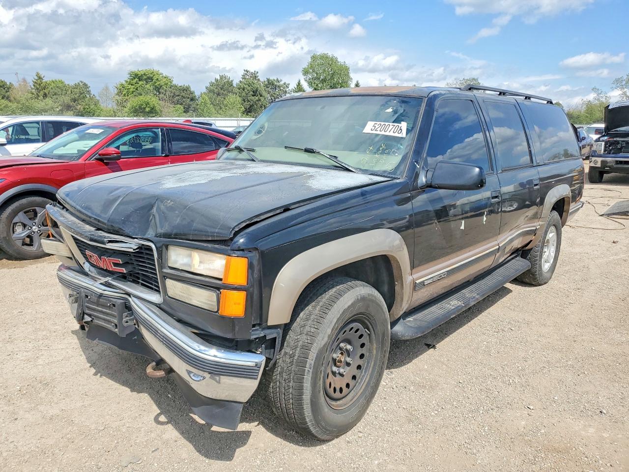 Salvage GMC Suburban Image