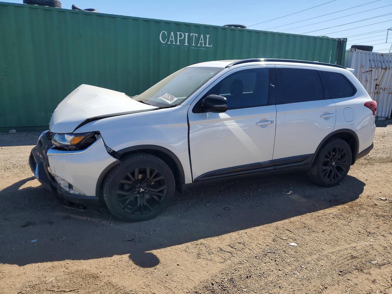 Salvage Mitsubishi Outlander Image