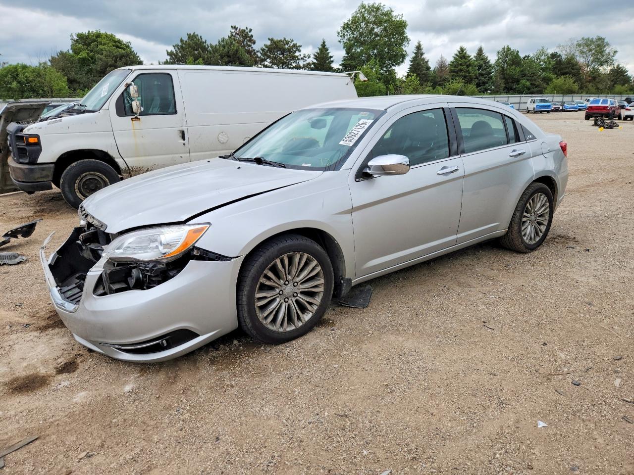 Salvage Chrysler 200 Image
