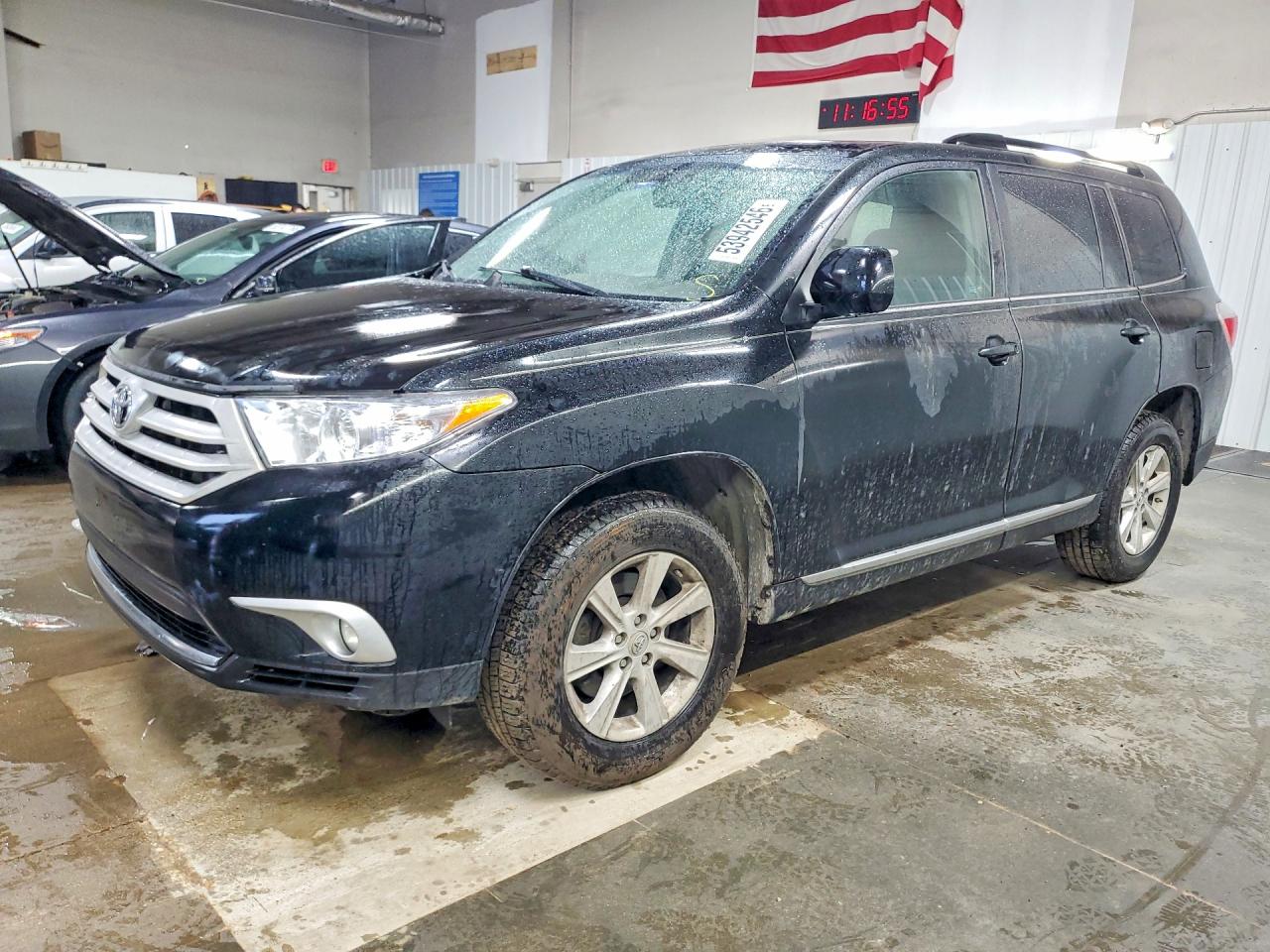 Salvage Toyota Highlander Image