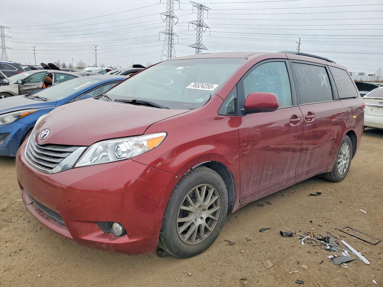 Salvage Toyota Sienna Image