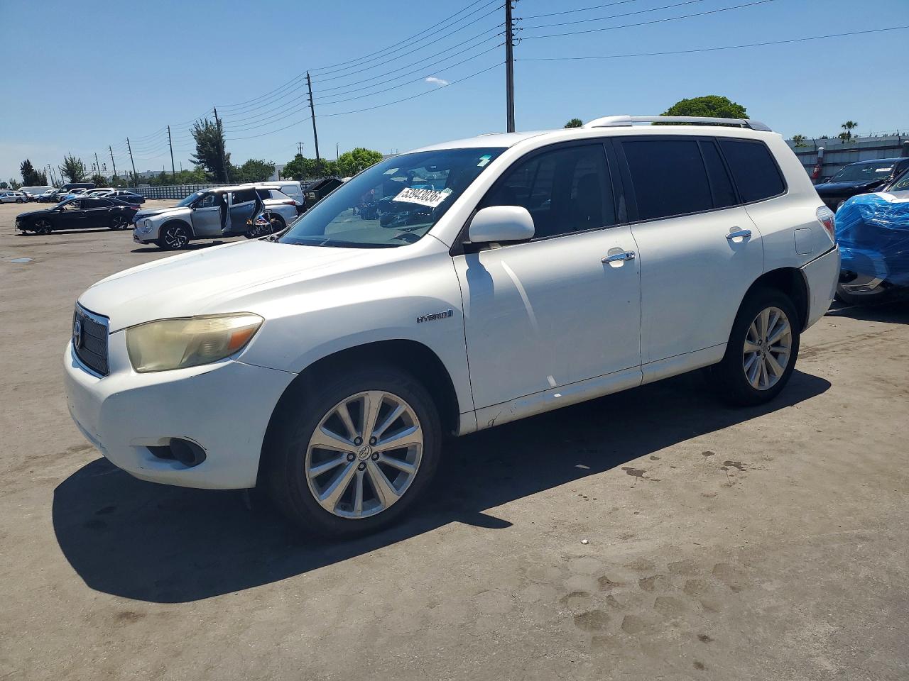 Salvage Toyota Highlander Image
