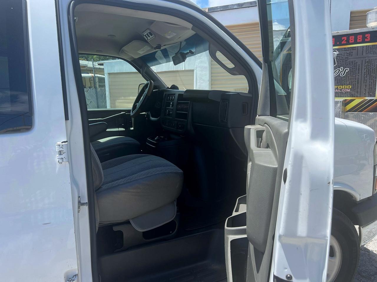 Chevrolet Express Lt