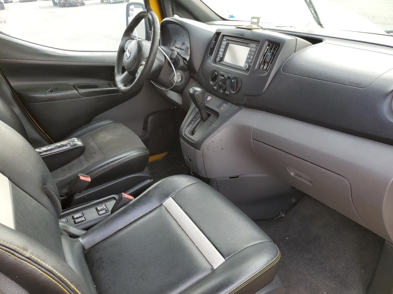 Nissan Nv