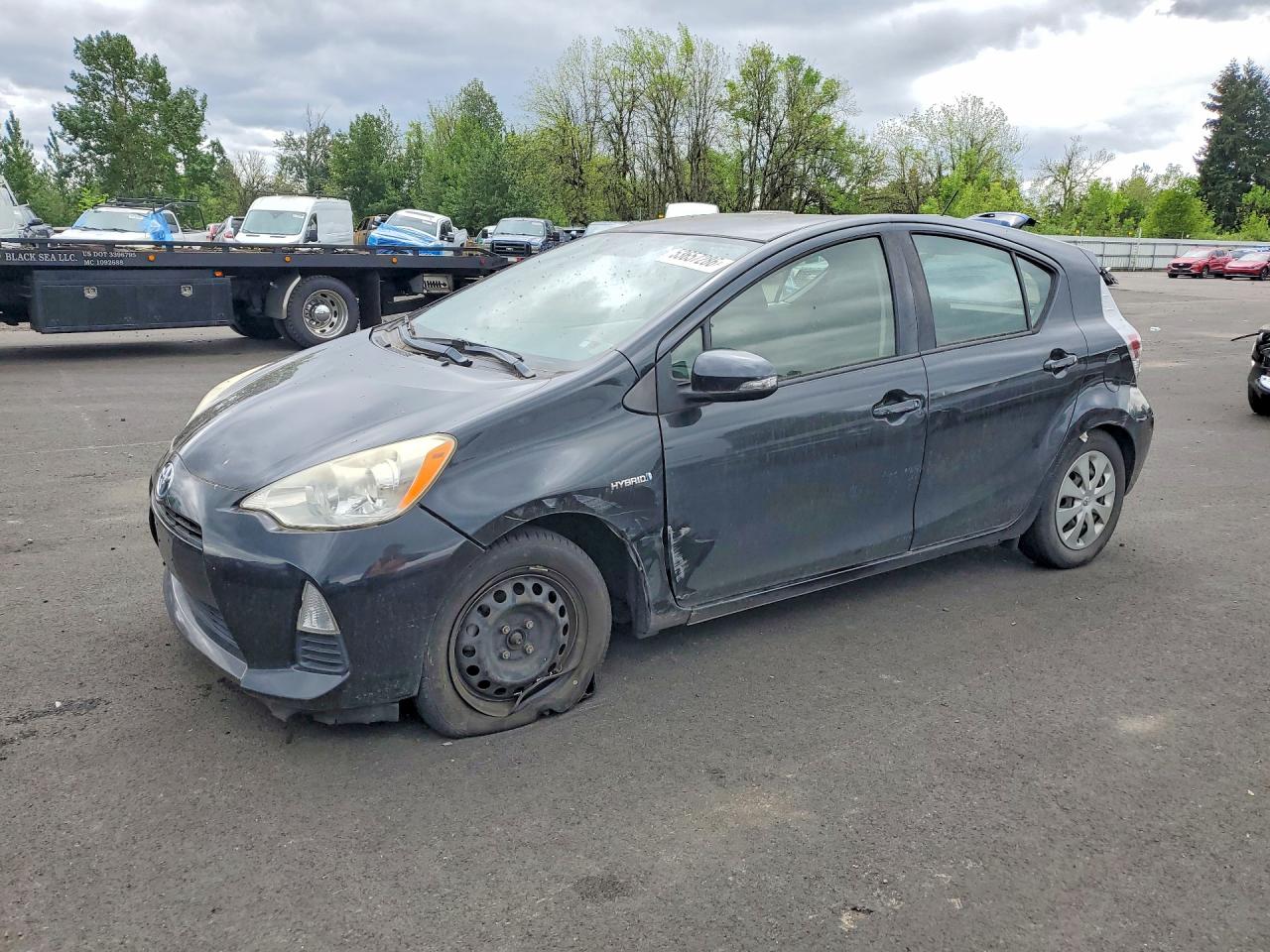 Salvage Toyota Prius c Image