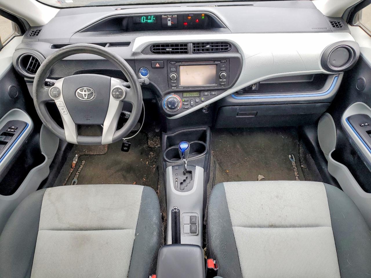 Toyota Prius c Three