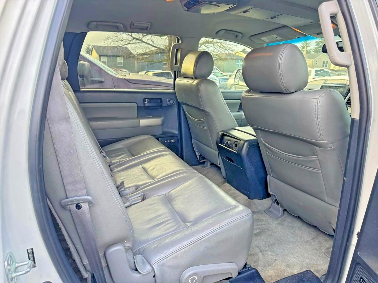 Toyota Sequoia Sr5