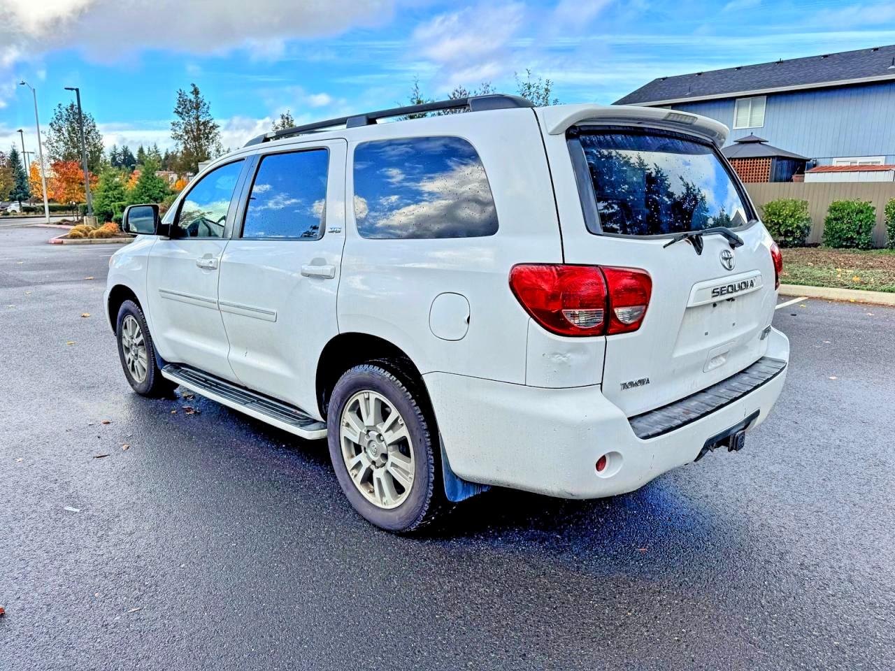 Toyota Sequoia Sr5