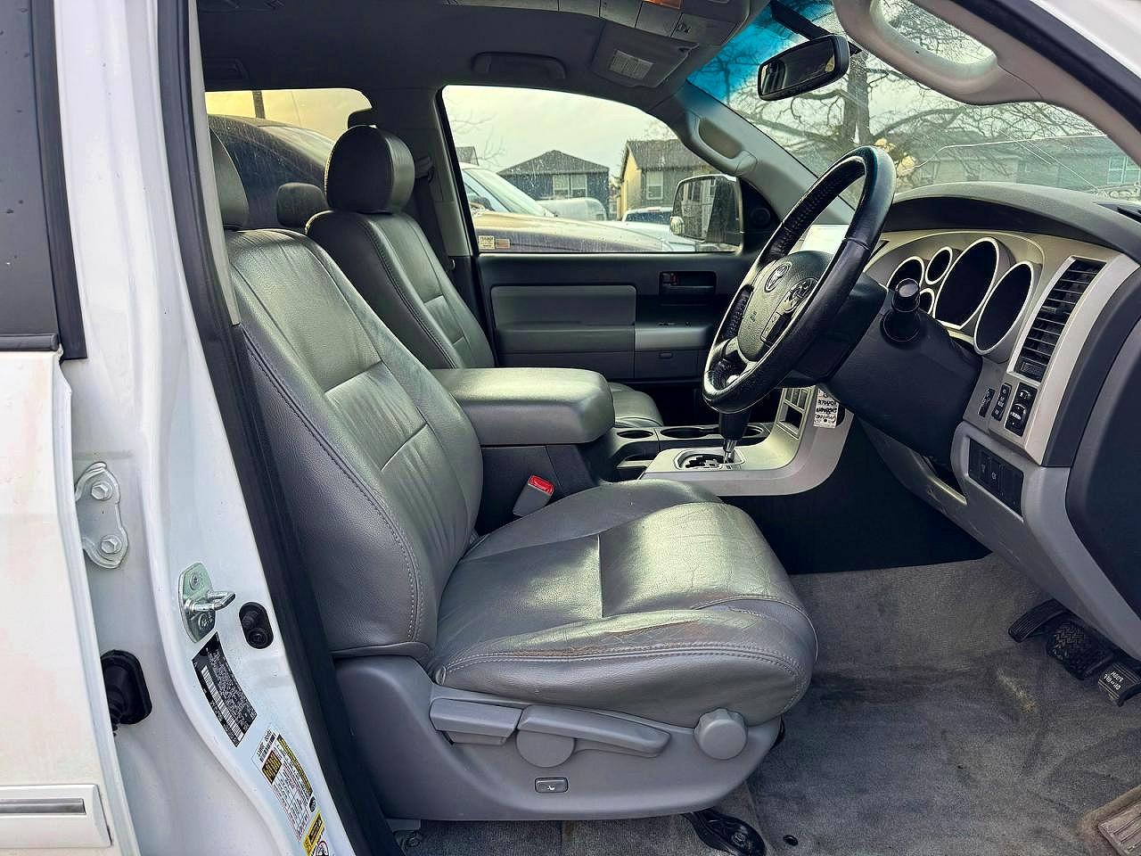Toyota Sequoia Sr5
