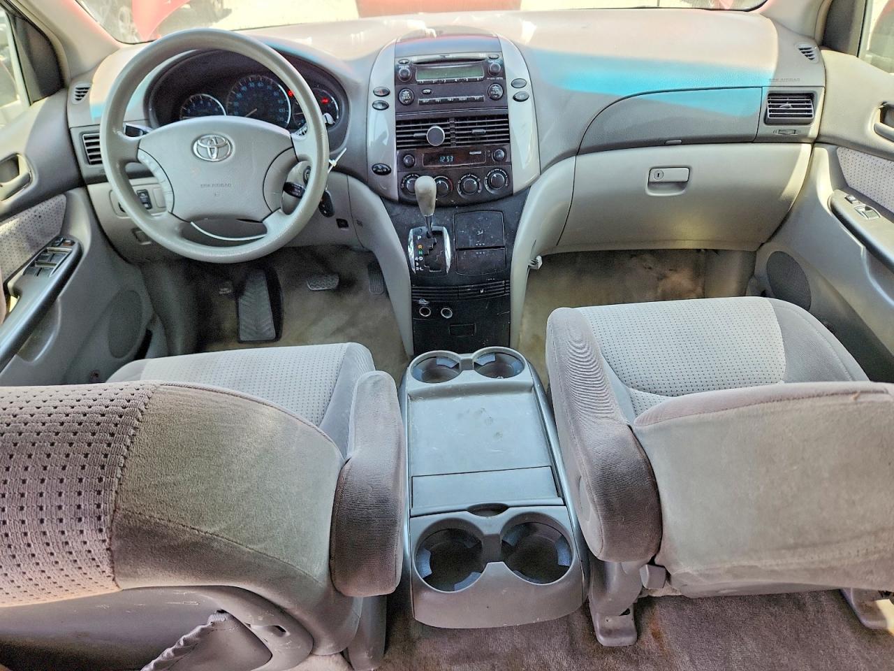 Toyota Sienna Le 8-passenger