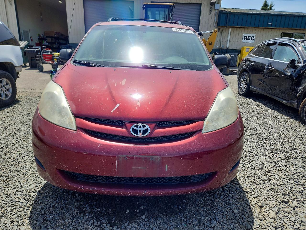 Toyota Sienna Le 8-passenger
