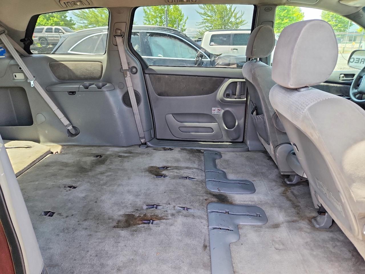 Toyota Sienna Le 8-passenger