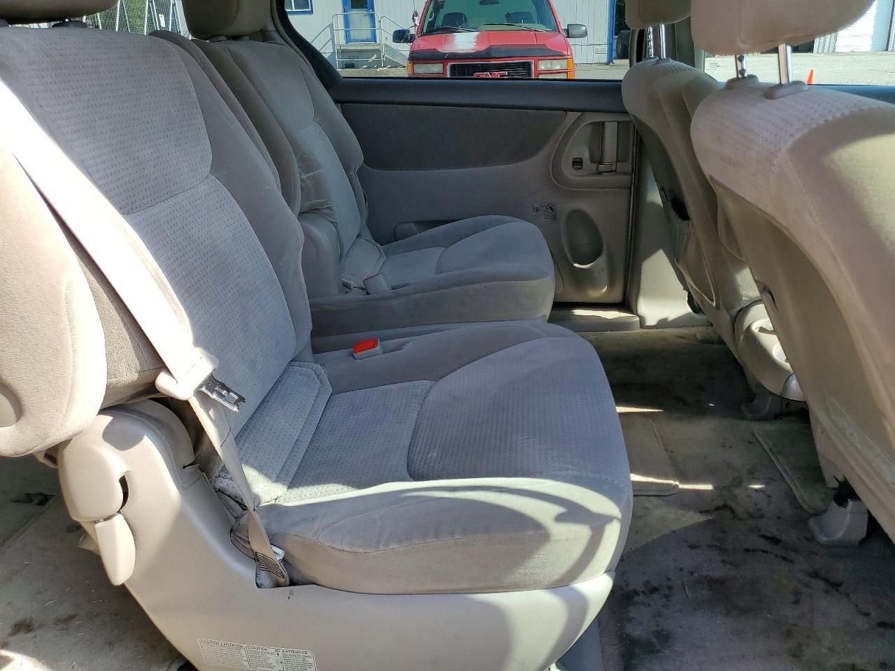 Toyota Sienna Le 7-passenger