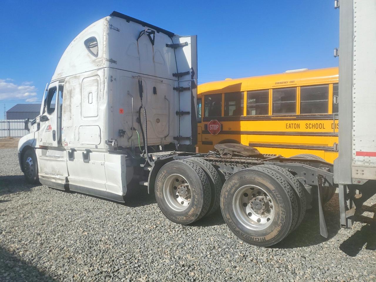 Freigliner Cascadia 126