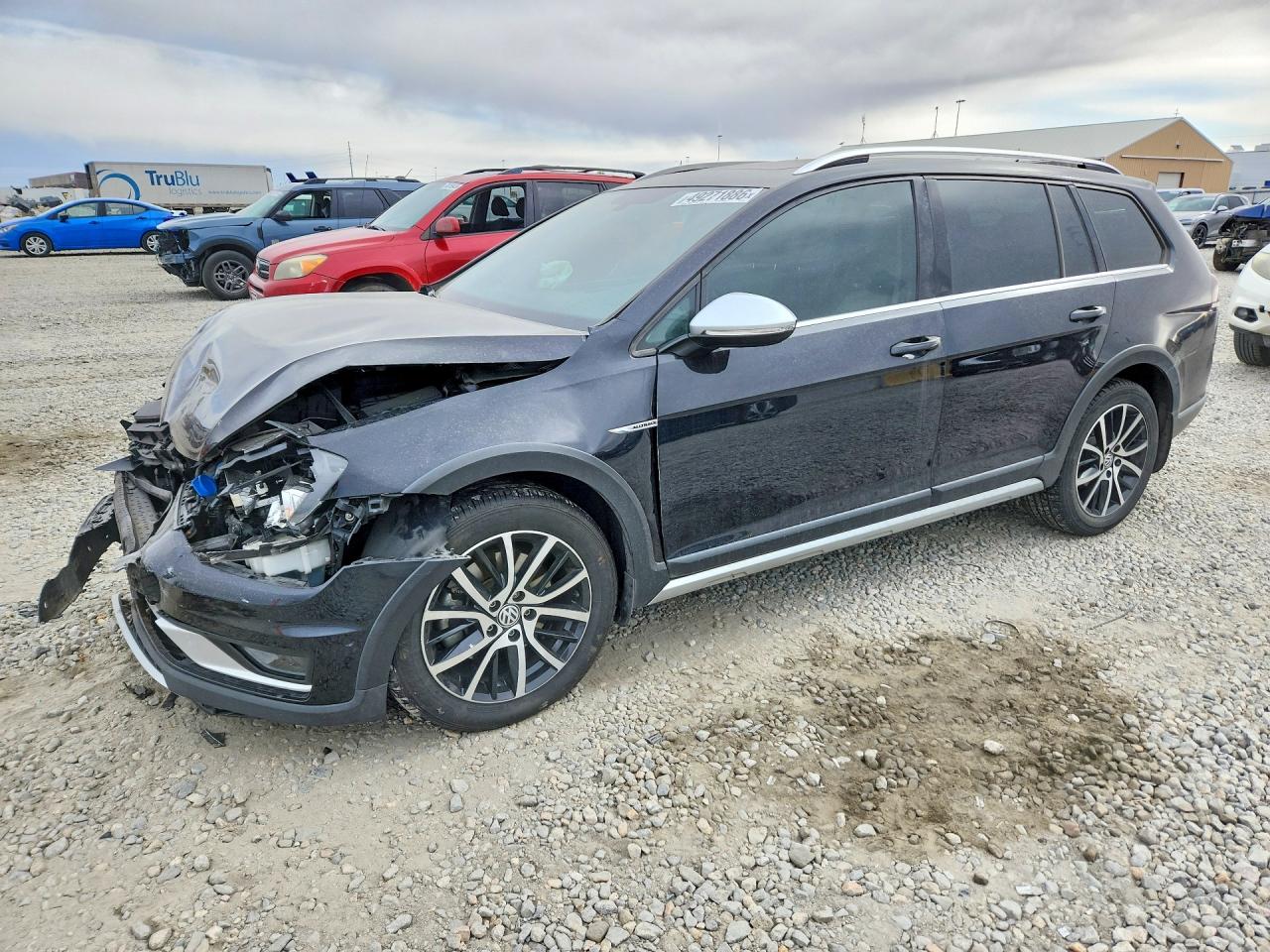 Salvage Volkswagen Golf Image