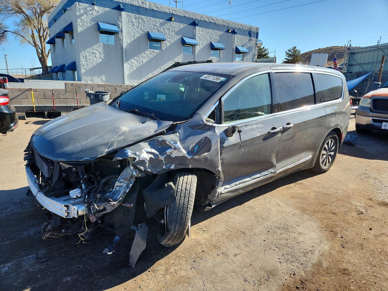 Salvage Chrysler Pacifica Image