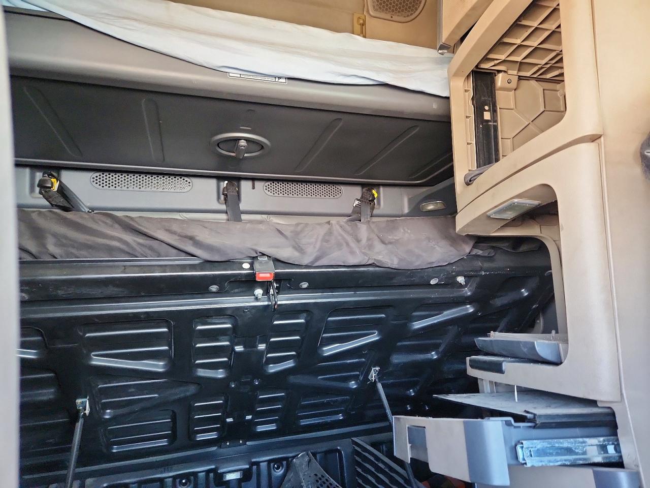 Freigliner Cascadia 125 Sleeper Cab"