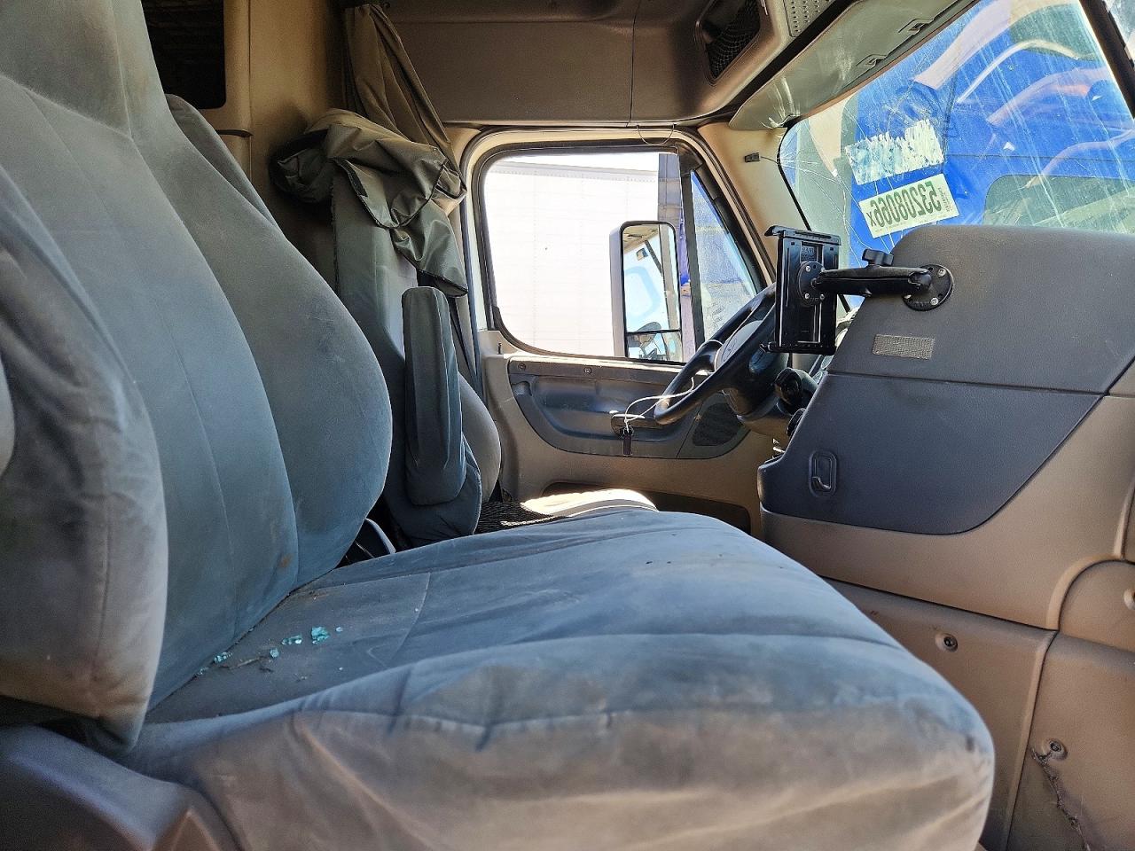 Freigliner Cascadia 125 Sleeper Cab"