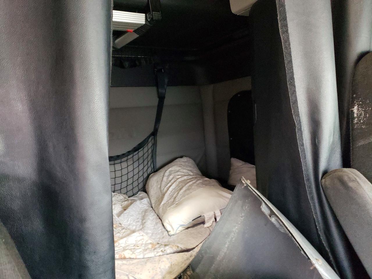 Freigliner Cascadia 126