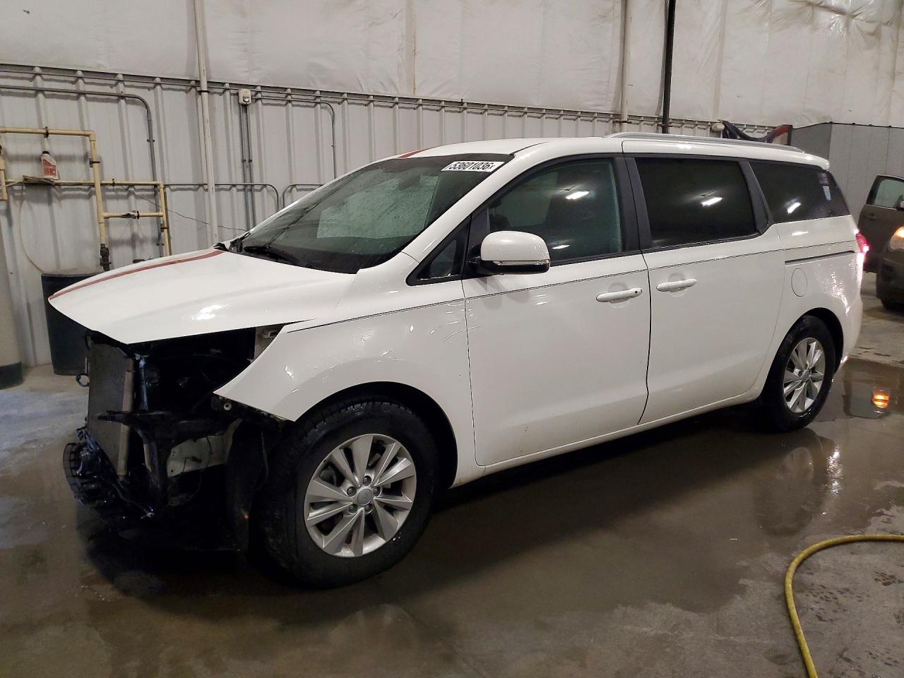 Salvage Kia Sedona Image