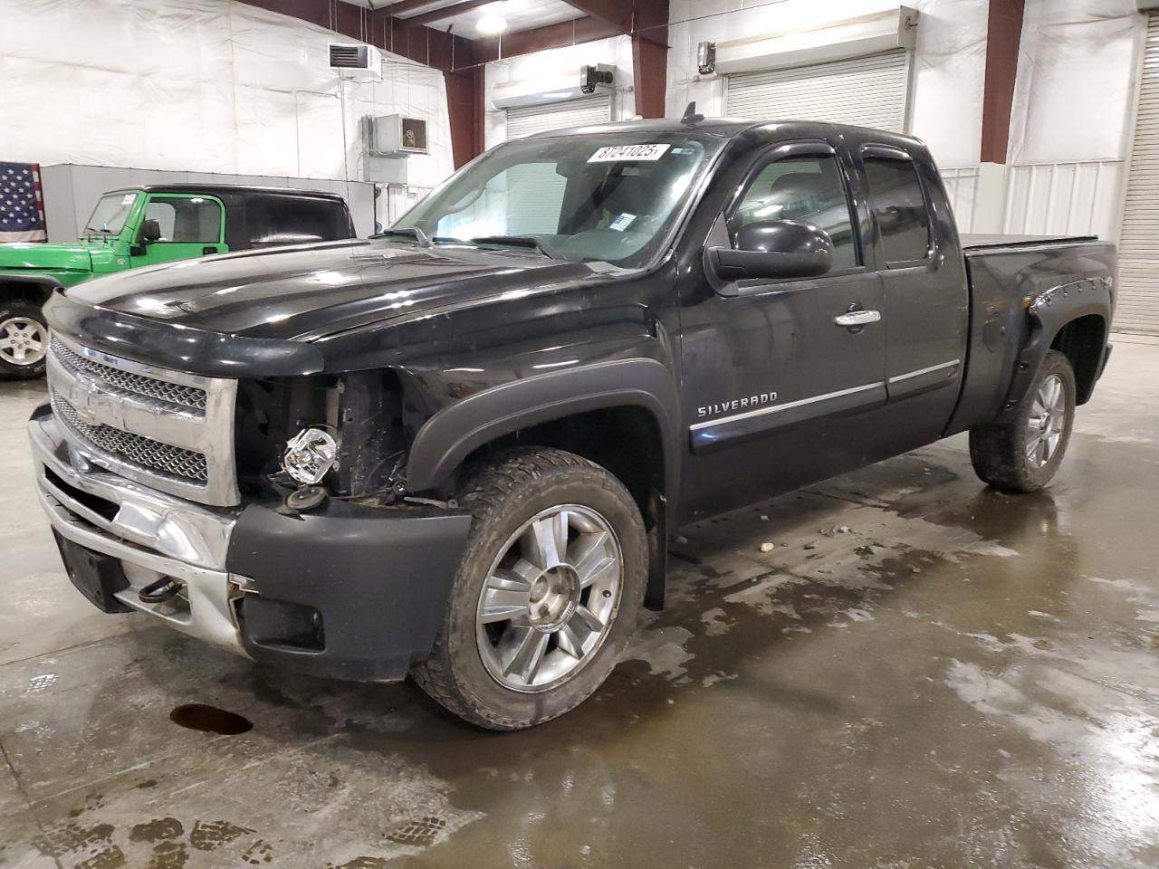 Salvage Chevrolet Silverado Image