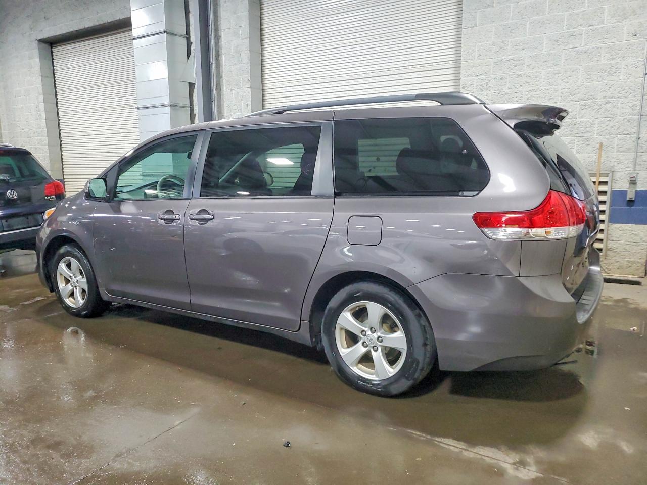 Toyota Sienna Le 8-passenger