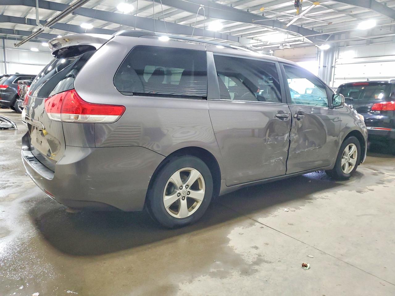 Toyota Sienna Le 8-passenger
