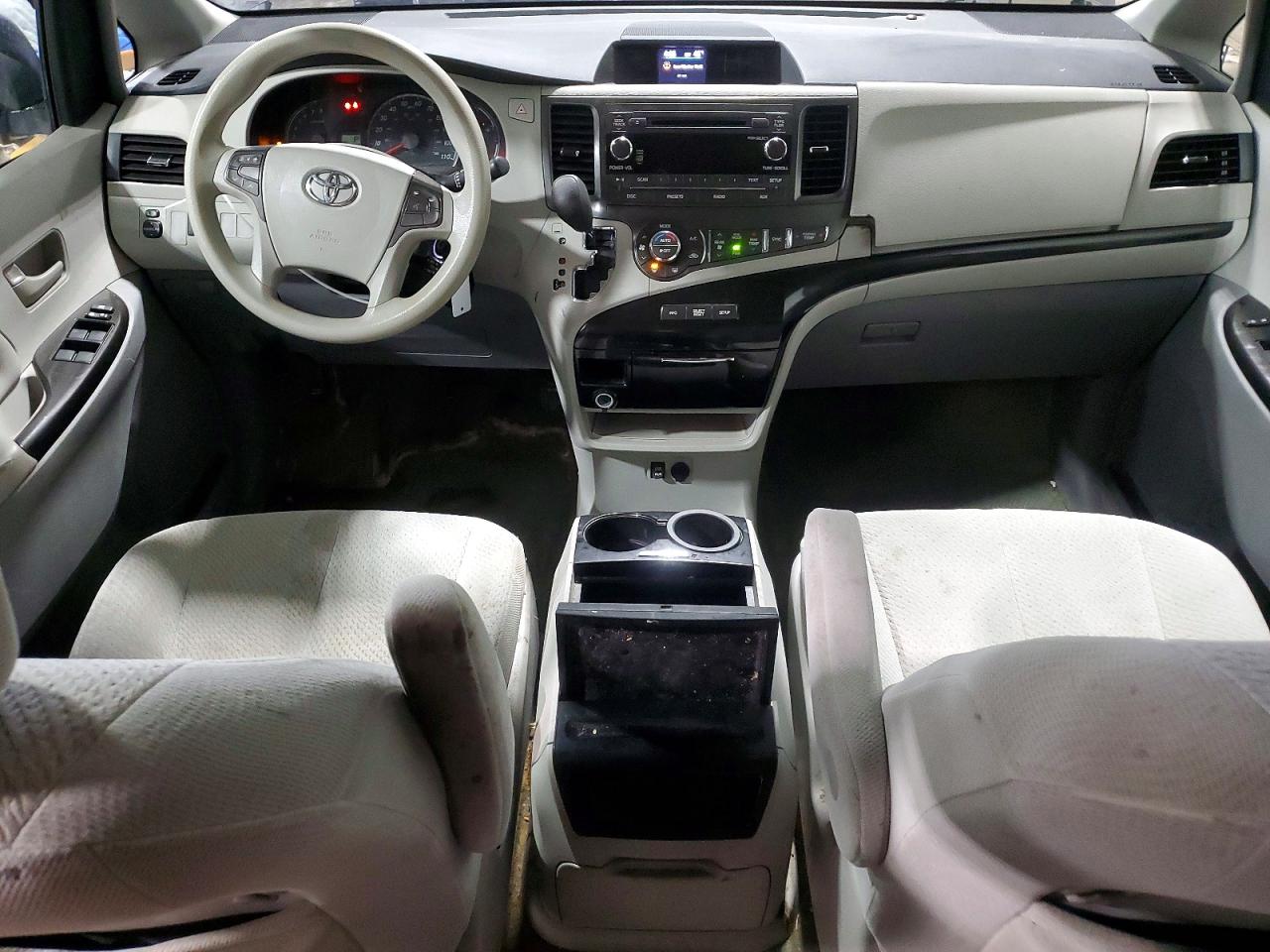 Toyota Sienna Le 8-passenger