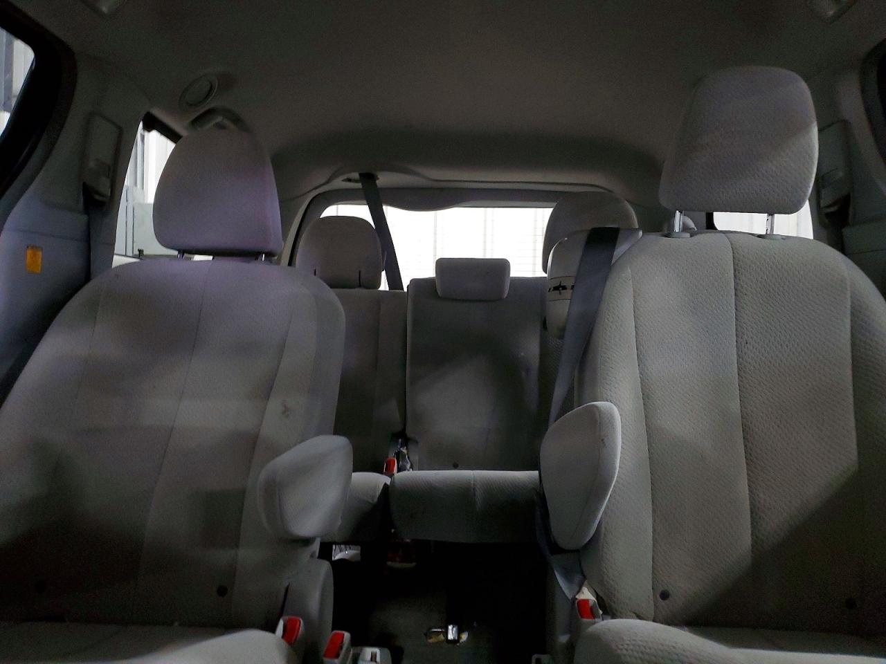 Toyota Sienna Le 8-passenger