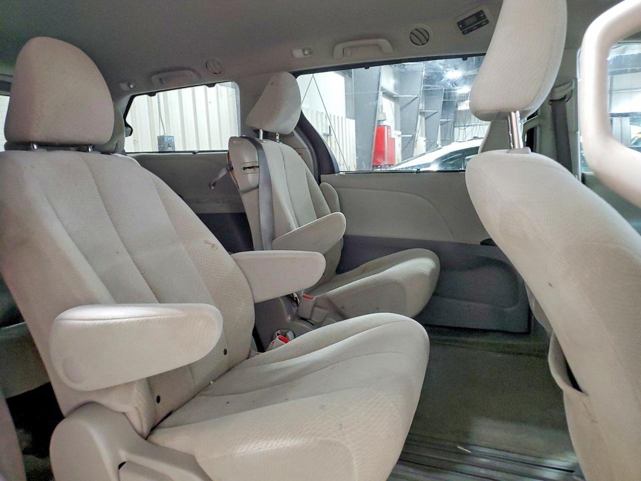Toyota Sienna Le 8-passenger