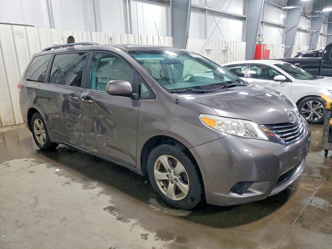 Toyota Sienna Le 8-passenger