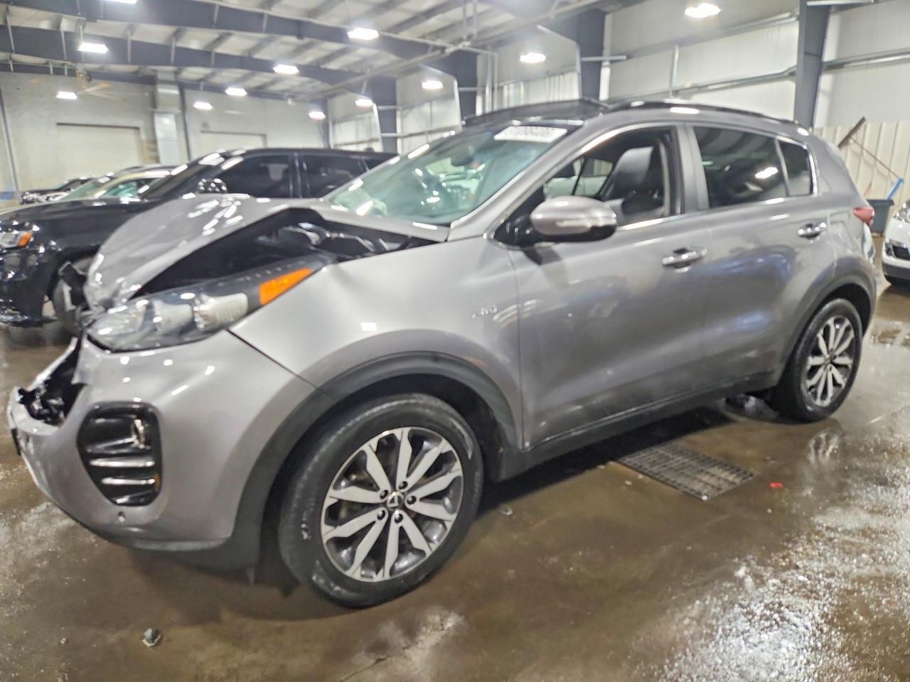 Salvage Kia Sportage Image