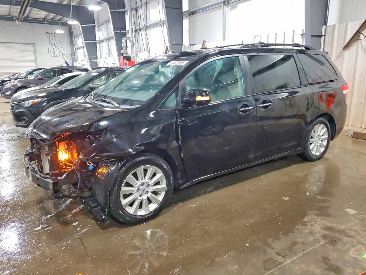 Salvage Toyota Sienna Image
