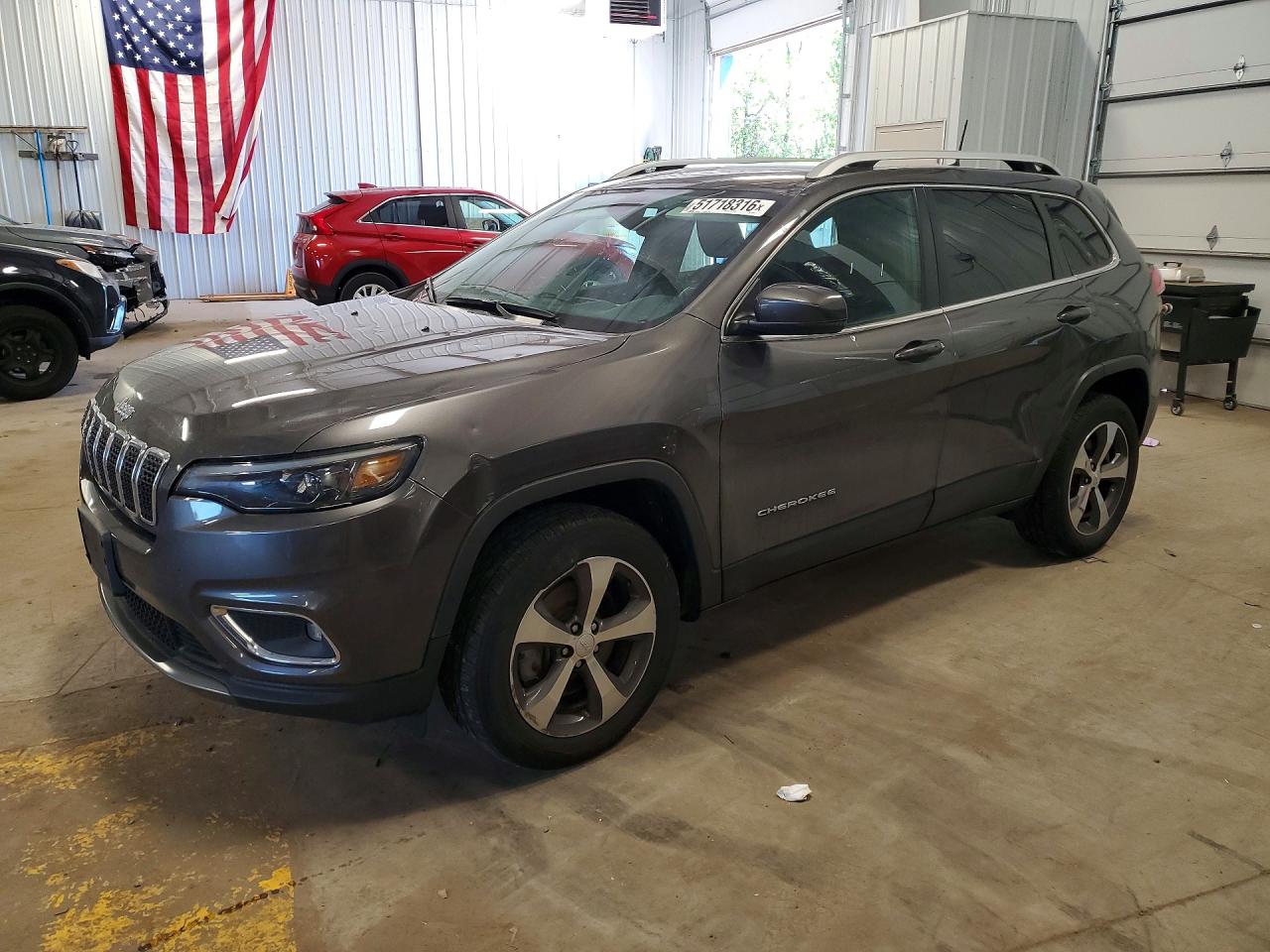 Salvage Jeep Grand Cherokee Image