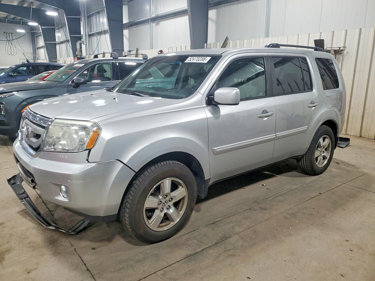Salvage Honda Pilot Image