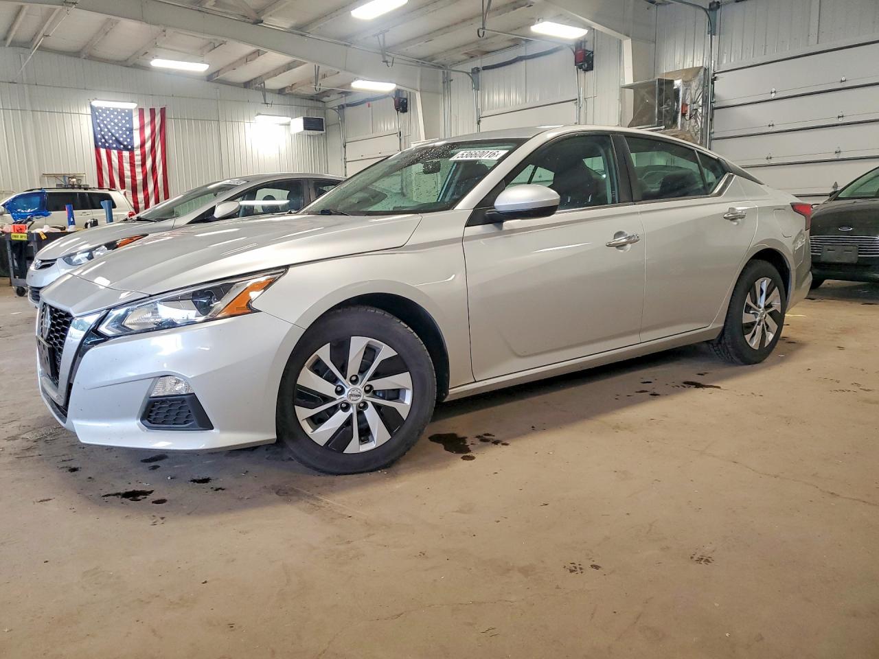 Salvage Nissan Altima Image