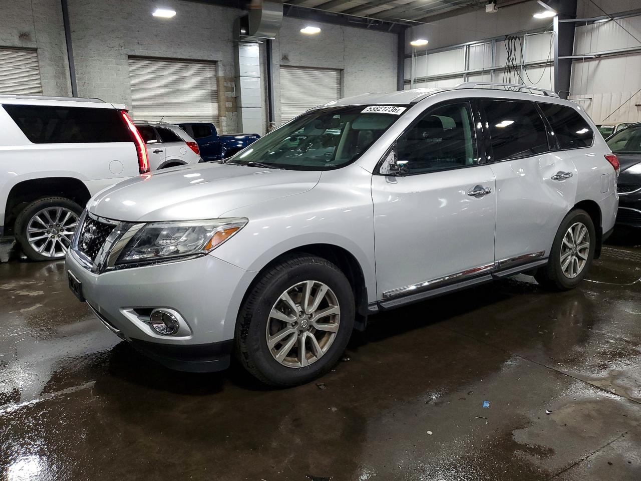 Salvage Nissan Pathfinder Image