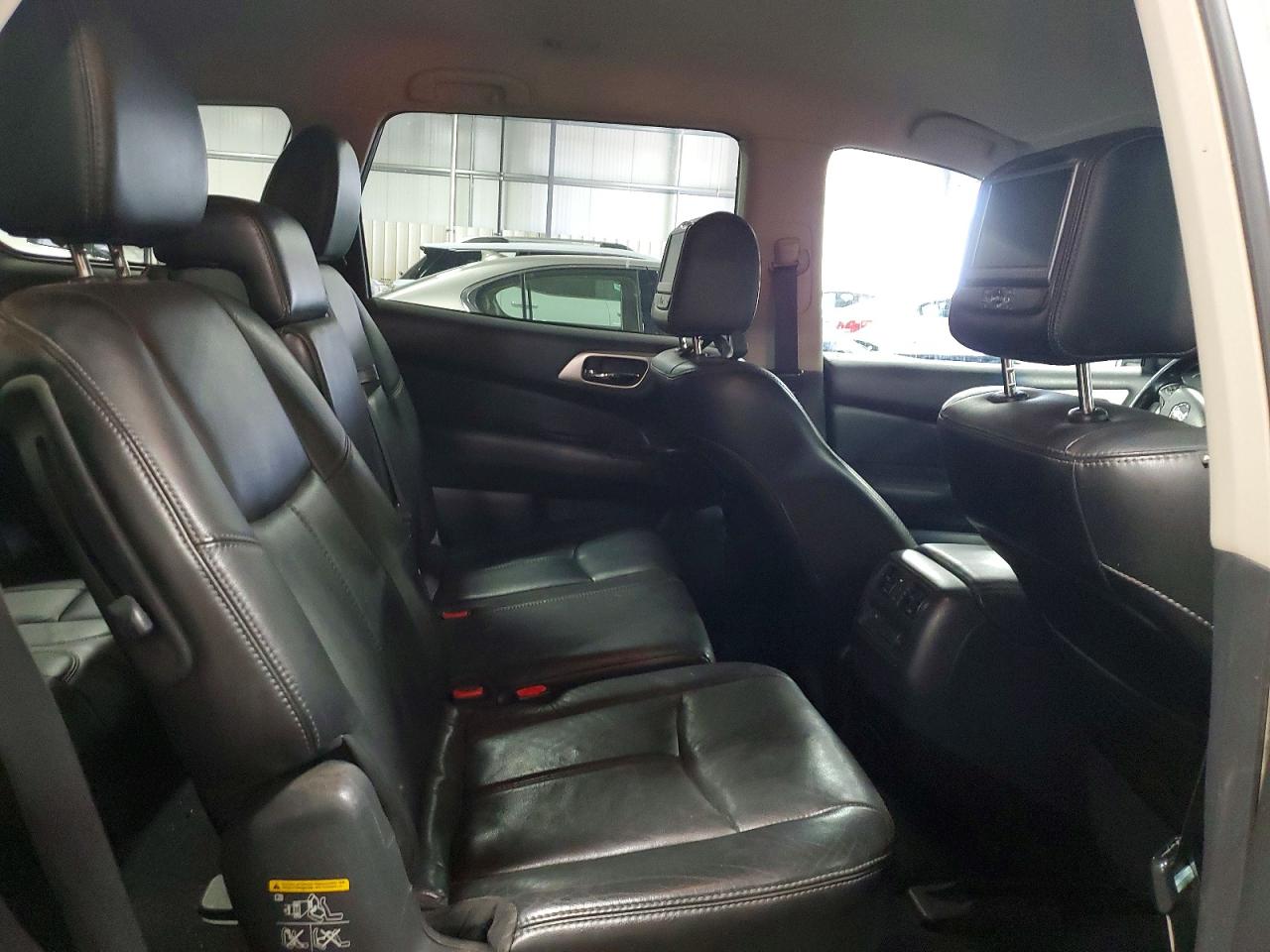 Nissan Pathfinder S
