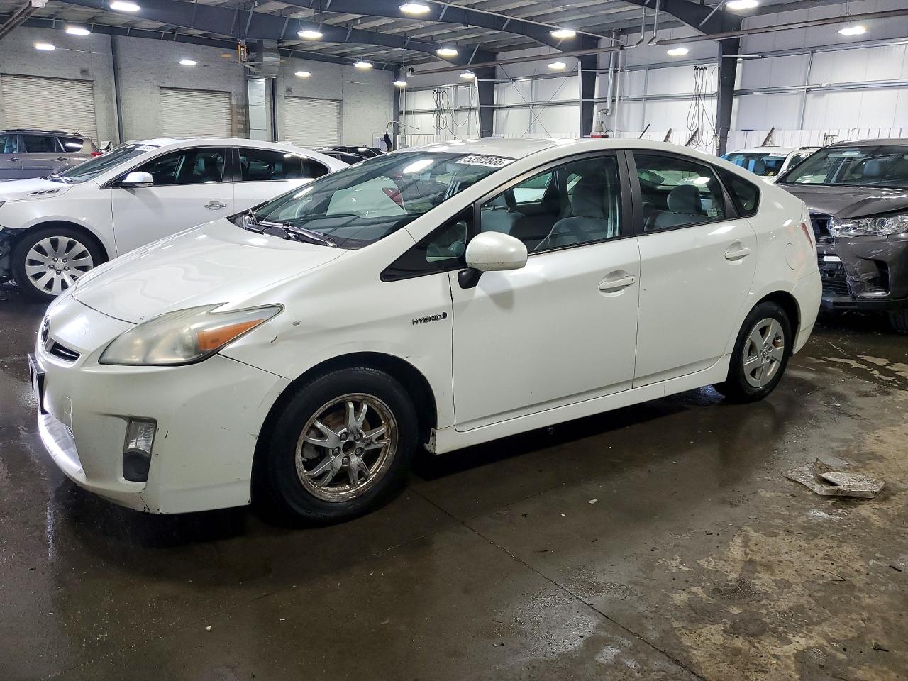Salvage Toyota Prius Image
