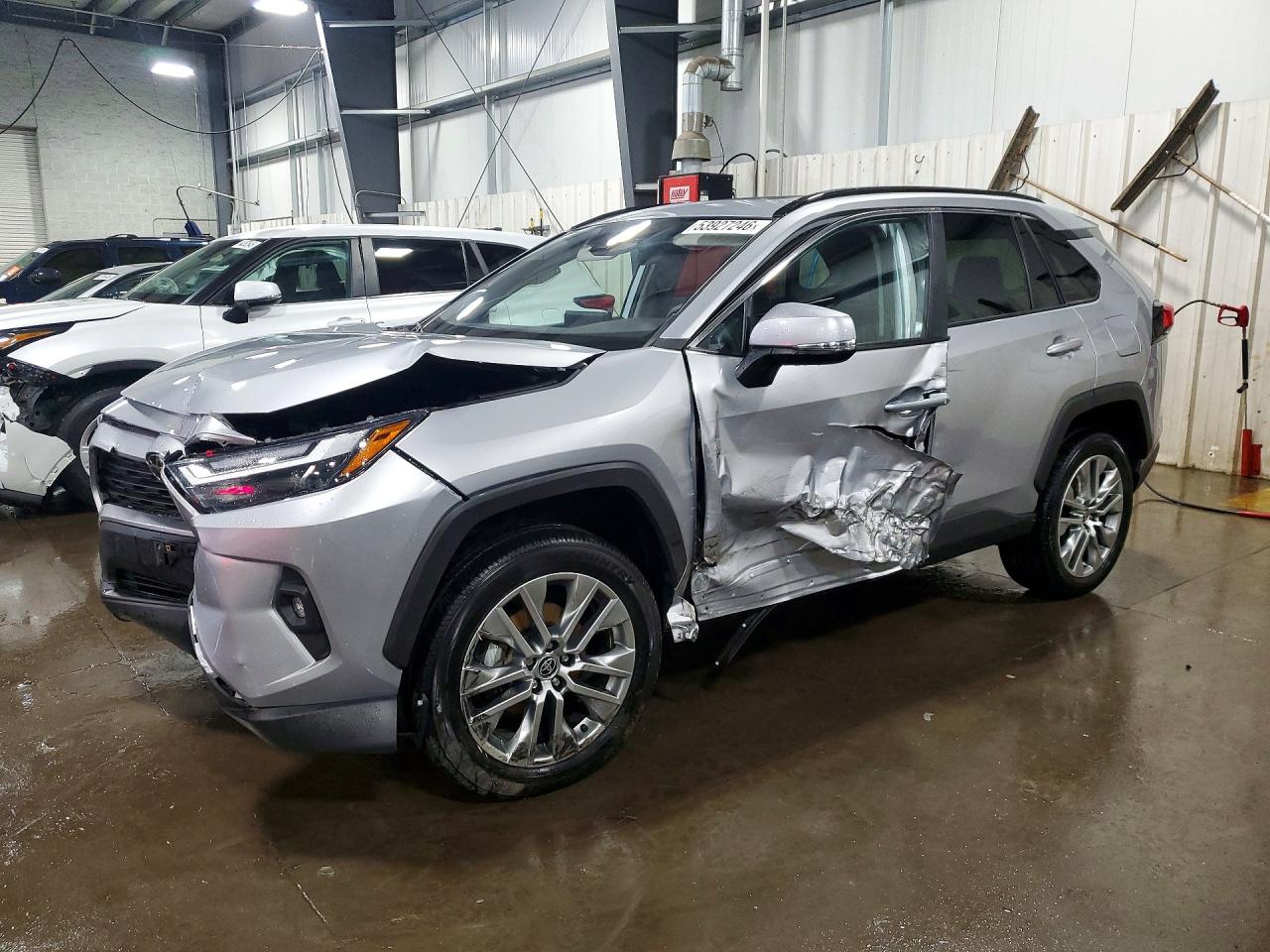 Salvage Toyota RAV4 Image