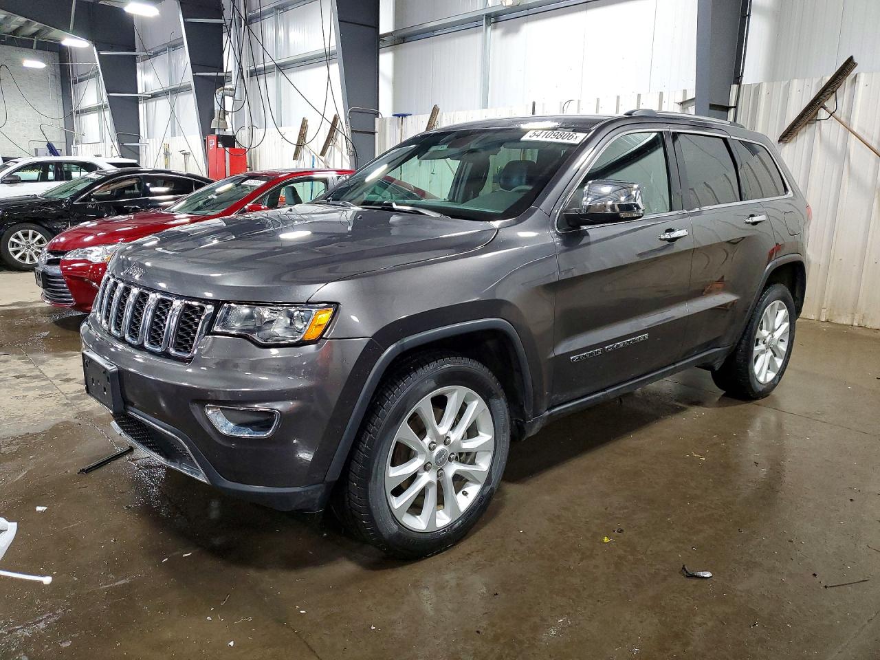 Salvage Jeep Grand Cherokee Image