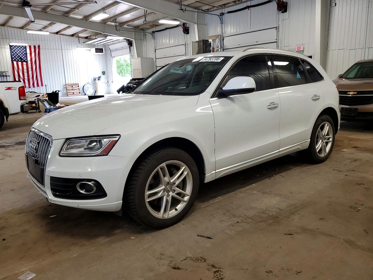 Salvage Audi Q5 Image