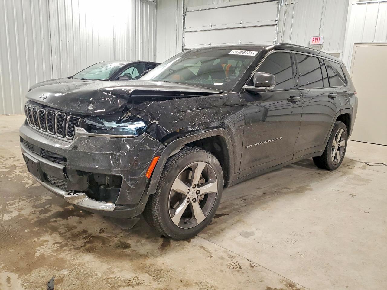 Salvage Jeep Grand Cherokee Image