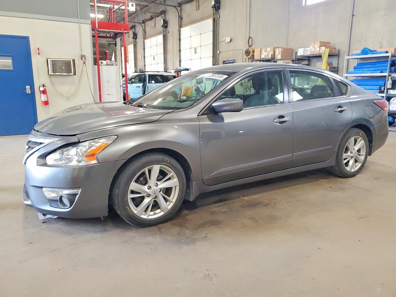 Salvage Nissan Altima Image