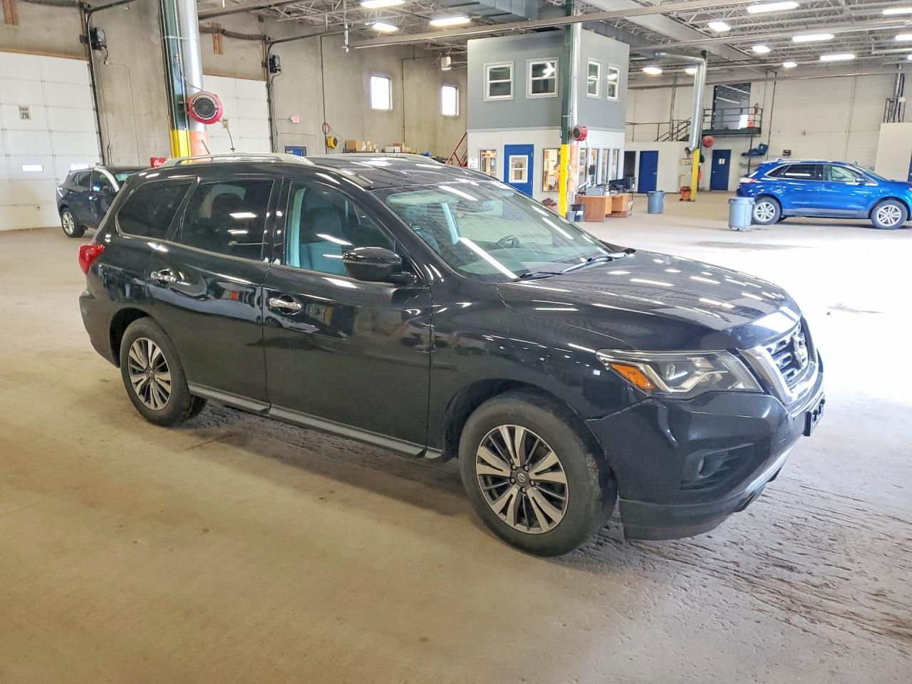 Nissan Pathfinder Sv