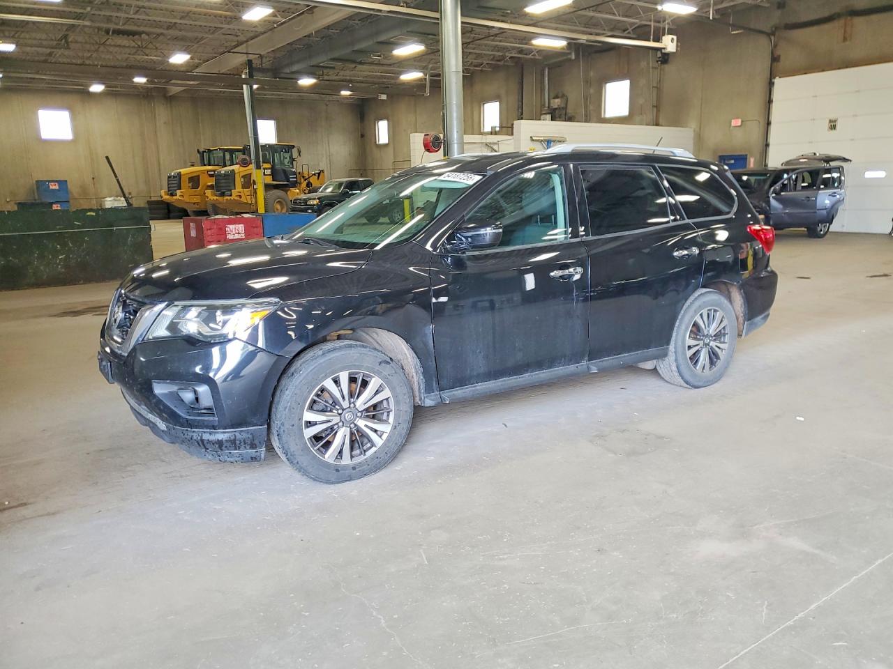 Salvage Nissan Pathfinder Image